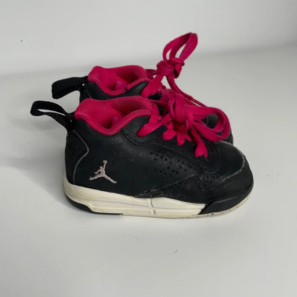 Jordan Infant Sneakers sz‎ 4C Black/Pink